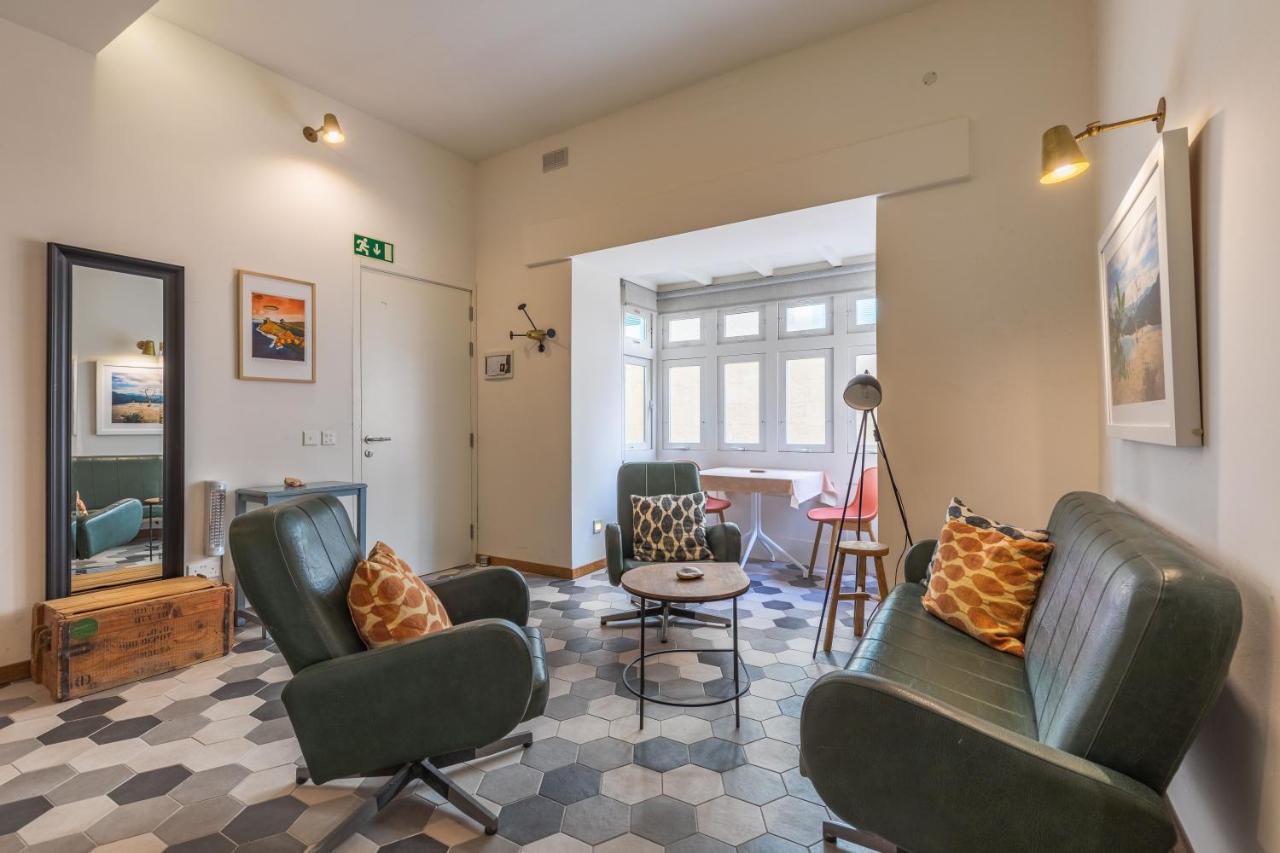 Two Bedroom Close To The Sea Apartment *
